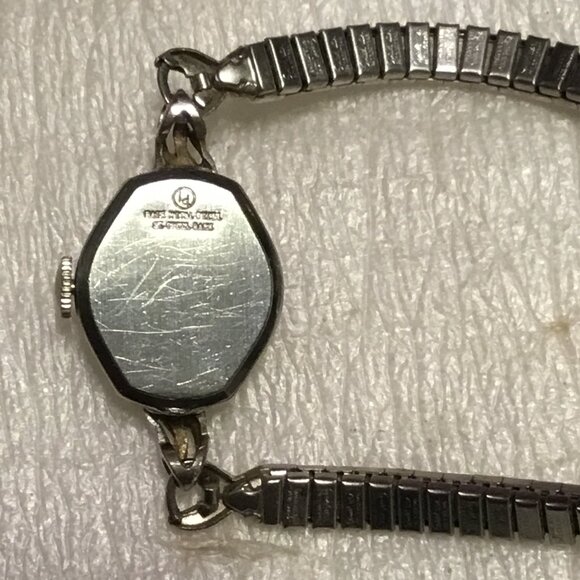 Vintage ladies Waltham watch w/ 2 tiny diamonds & 10K rolled gold Speidel band - Picture 9 of 15